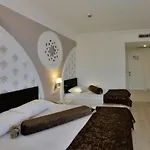 Royal Paradise Side