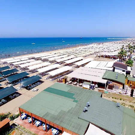 אתר נופש Royal Paradise 4*