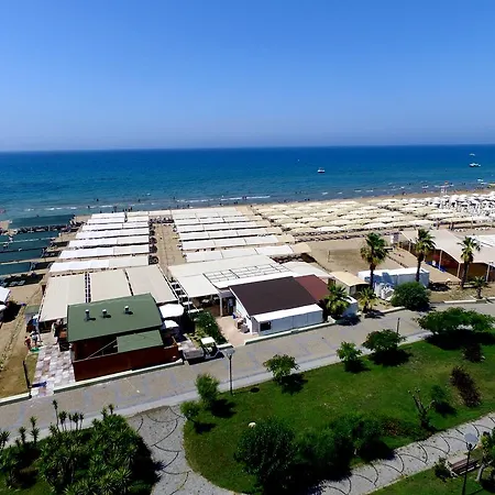 אתר נופש Royal Paradise 4*