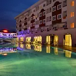 度假村 Royal Paradise 4*
