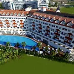 度假村 Royal Paradise